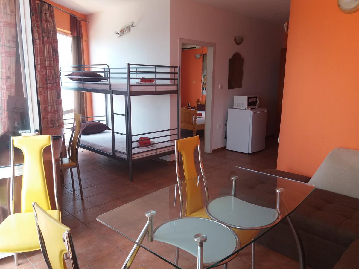 Family Hotel Casablanca Green Varna Extérieur photo